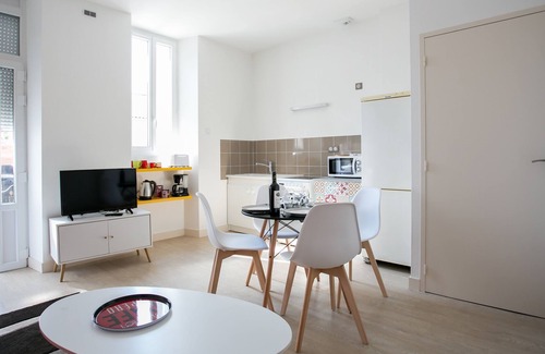 Perigueux Apartment | Apartment Ensuite - with terrace