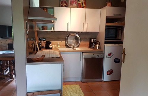 Gap Apartment | Apartment-Ensuite with Shower-Garden view