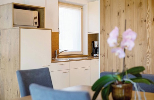 Rasa Apartment | Apartment 'Enzian' with Mountain View, Shared Garden and Wi-Fi