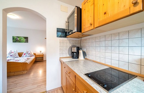 Lana Apartment | Apartment 'Erlengut Meran' with Mountain View, Shared Pool and Wi-Fi