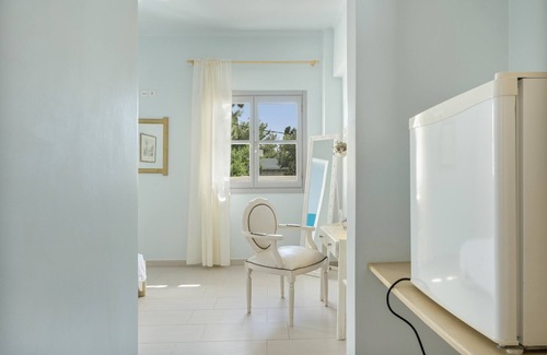 Massouri Apartment | Apartment 'Ermis Side Sea View' with Shared Garden, Wi-Fi and Air Conditioning