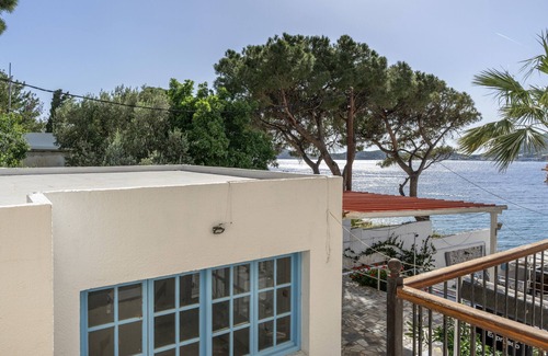 Massouri Apartment | Apartment 'Ermis Side Sea View' with Shared Garden, Wi-Fi and Air Conditioning