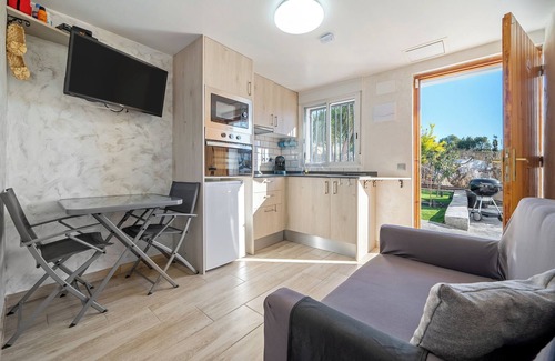 Segur de Calafell Apartment | Apartment "Escapada de Ciudad al Aire Libre" with Pool & Wi-Fi