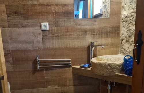 Barracao Apartment | Apartment "Estudio - Casa Oliveira" with Mountain View, Shared Pool & Wi-Fi