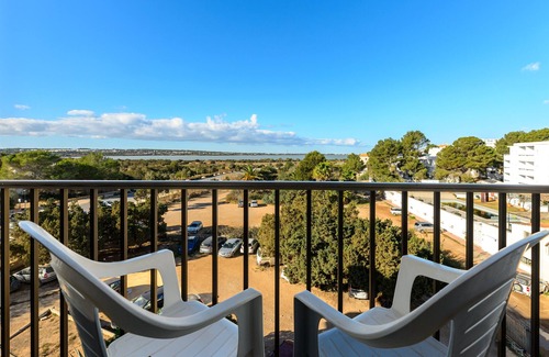 Es Pujols Apartment | Apartment 'Estudio Mirada 304' with Lake View, Wi-Fi and Air Conditioning
