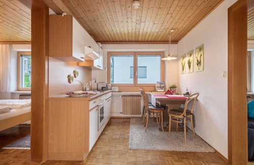 Grossdorf Apartment | Apartment 'Försterhaus Wohnung Obergeschoss' with Mountain View, Shared Garden and Wi-Fi