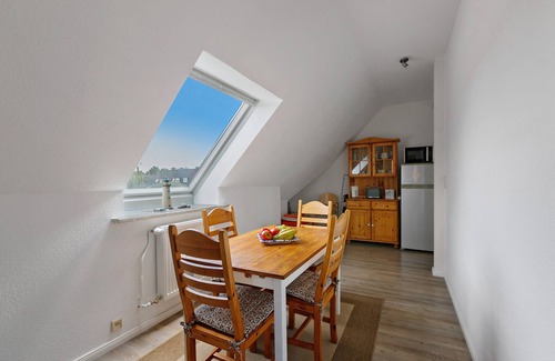 Heide Apartment | Apartment 'Family Küstenbrise' with Wi-Fi
