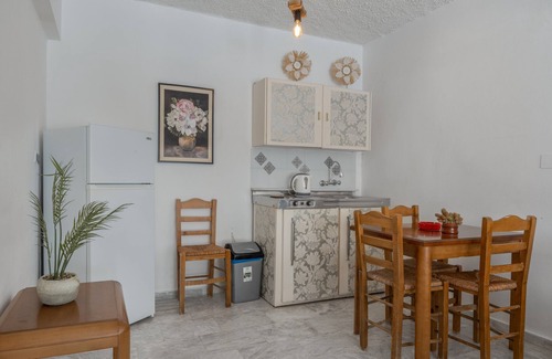 Kalymnos Town Apartment | Apartment 'Family Room No 2' with Mountain View, Wi-Fi and Air Conditioning