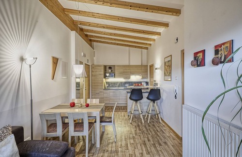 Caines Apartment | Apartment "Feldhof Apfeltraum" with Saltwater Pool, Panoramic Lawn and Balcony