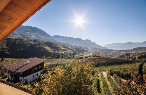 Caines Apartment | Apartment "Feldhof Apfeltraum" with Saltwater Pool, Panoramic Lawn and Balcony