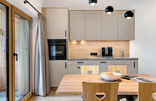 Daunei Apartment | Apartment 'Fën' with Mountain View, Shared Garden and Wi-Fi