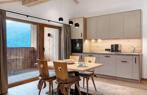 Daunei Apartment | Apartment 'Fën' with Mountain View, Shared Garden and Wi-Fi