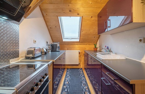 Hundheim Apartment | Apartment 'Ferienhaus Störzel - Wohnung B' with Balcony and Wi-Fi
