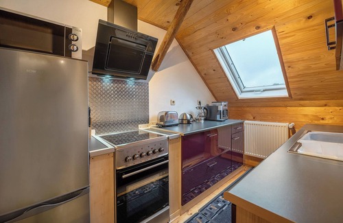 Hundheim Apartment | Apartment 'Ferienhaus Störzel - Wohnung B' with Balcony and Wi-Fi