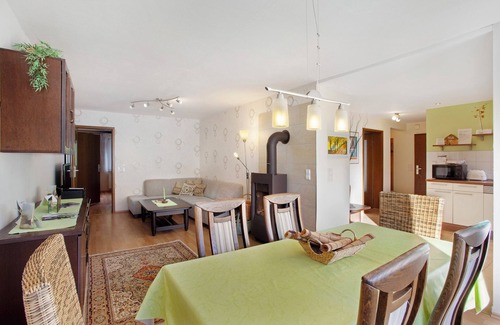 Usseln Apartment | Apartment 'Ferienwohnung Königshof 2' with Shared Garden and Wi-Fi
