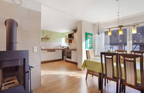 Usseln Apartment | Apartment 'Ferienwohnung Königshof 2' with Shared Garden and Wi-Fi