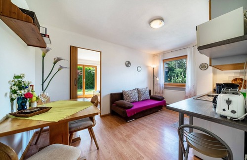Vollan Apartment | Apartment "Ferienhof Turmwirt Gala" with Mountain View, Shared Pool & Wi-Fi