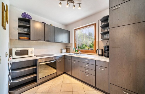 Vollan Apartment | Apartment "Ferienhof Turmwirt Pink Leidy" with Mountain View, Shared Pool & Wi-Fi