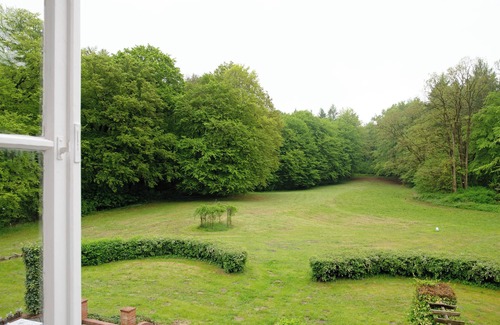 Krakow am See Apartment | Apartment 'Ferienwohnung 4' with Shared Terrace, Shared Garden