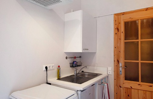 Krakow am See Apartment | Apartment 'Ferienwohnung 5' with Shared Terrace, Shared Garden