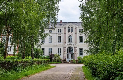 Krakow am See Apartment | Apartment 'Ferienwohnung 5' with Shared Terrace, Shared Garden