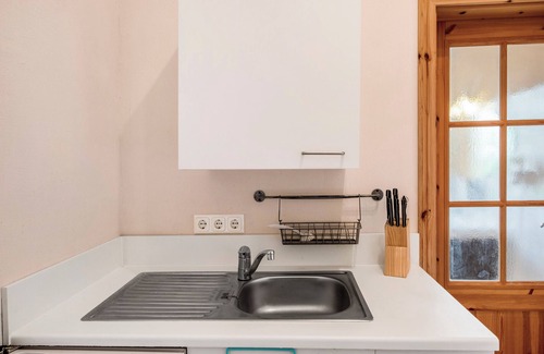 Krakow am See Apartment | Apartment 'Ferienwohnung 6' with Shared Terrace and Shared Garden