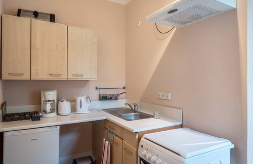 Krakow am See Apartment | Apartment 'Ferienwohnung 8' with Shared Terrace and Shared Garden