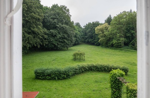 Krakow am See Apartment | Apartment 'Ferienwohnung 8' with Shared Terrace and Shared Garden