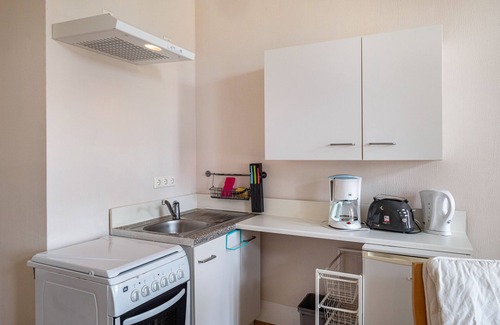 Krakow am See Apartment | Apartment 'Ferienwohnung 9' with Shared Terrace and Shared Garden