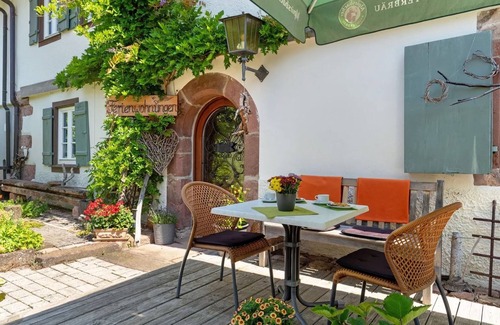 Alpirsbach Apartment | Apartment 'Ferienwohnung Im Denkmal 1' with Wi-Fi