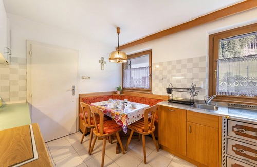 Campolasta Apartment | Apartment 'Ferienwohnung Ainhauser' with Mountain View, Balcony and Wi-Fi