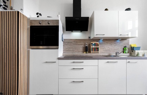 Chemnitz Apartment | Apartment 'Ferienwohnung Chemnitz City' with Balcony and Wi-Fi
