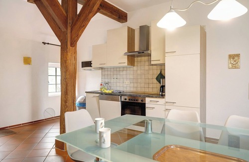 Sehestedt Apartment | Apartment 'Ferienwohnung Galerie 1' with Shared Pool, Private Terrace and Wi-Fi