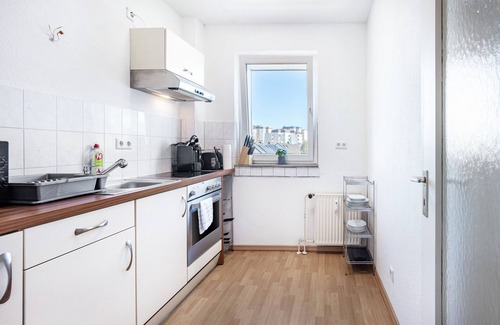 Quickborn Apartment | Apartment 'Fewo Danzig 2' with Balcony and Wi-Fi