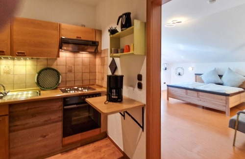 Obernhausen Apartment | Apartment 'Fewo Zuckerfeld' with Shared Terrace and Wi-Fi