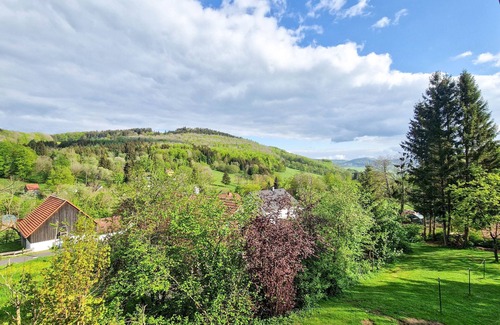 Obernhausen Apartment | Apartment 'Fewo Zuckerfeld' with Shared Terrace and Wi-Fi
