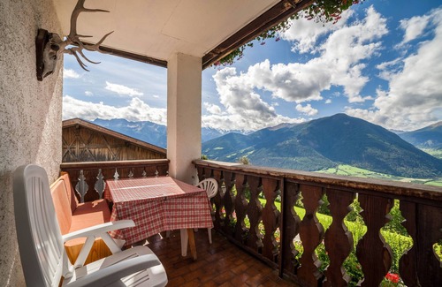 Laudes Apartment | Apartment 'Fichtenhof Edelweiss' with Mountain View, Shared Garden and Wi-Fi