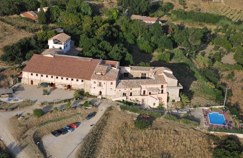 San Giuseppe Jato Apartment | Apartment for two people inside a masseria