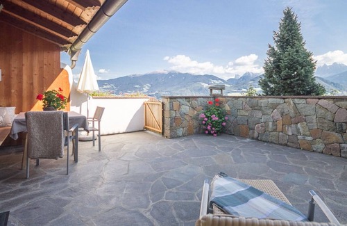 Feldthurns Apartment | Apartment for 2-4 people with a large terrace and sauna as well as a tiled stove