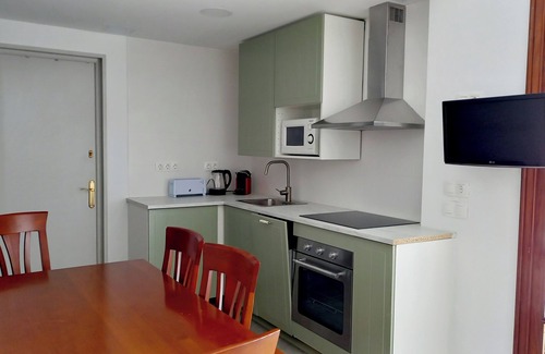 Altafulla Apartment | Apartment for 4 in villa, satellite TV, garden, pool, 10 min. walk to the beach