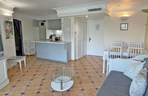 Sainte-Maxime City Centre Apartment | Apartment for 4 people – Pool residence – Air conditioning – WiFi – Sainte Maxime –.