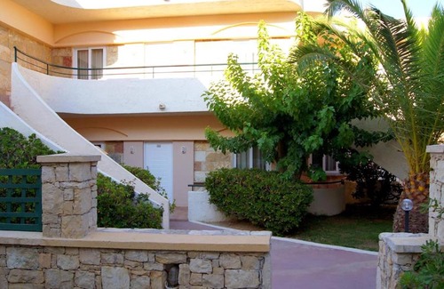 Adelianos Kampos Apartment | Apartment for 4 Persons, Swimming Pool, Near the Beach