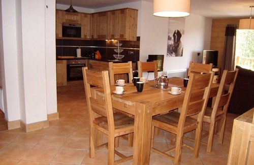 Cohennoz Apartment | Apartment for 8, pool, wifi, 4 bdr, parking