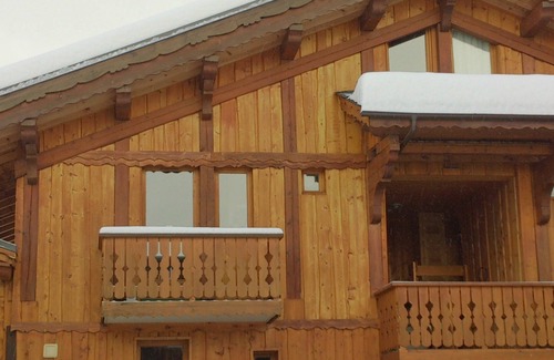Montchavin Apartment | Apartment 'Le Tyrol' with Mountain View, Shared Garden and Balcony