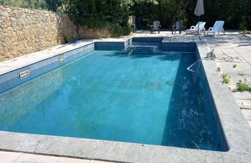 Merindol-les-Oliviers Apartment | Apartment with lovely enclosed terrace overlooking Mont Ventoux and swimming pool.