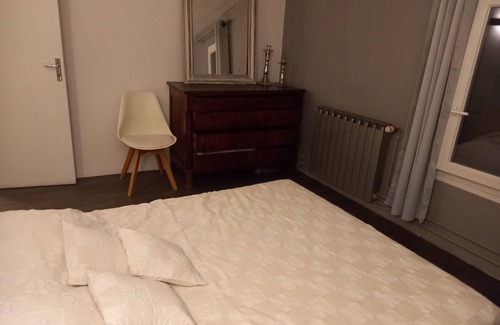 Merindol-les-Oliviers Apartment | Apartment with lovely enclosed terrace overlooking Mont Ventoux and swimming pool.