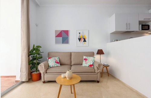 Castillo de Sabinillas Apartment | Apartment 'Fuente De La Duquesa' with Sea View, Wi-Fi and Air Conditioning