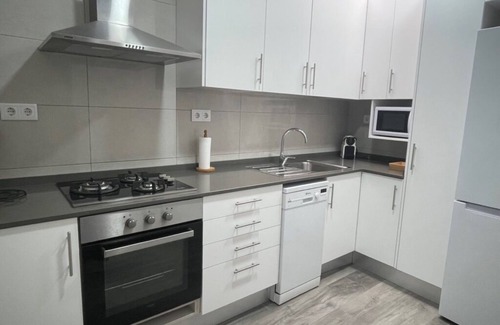 Alcanar Apartment | Apartment 'Gloria 1' with Shared Terrace and Air Conditioning