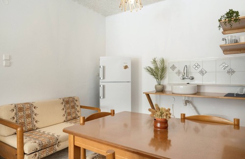 Kalymnos Town Apartment | Apartment 'Garden View No 6' with Mountain View, Wi-Fi and Air Conditioning