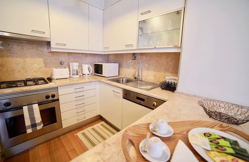 Sacramento Apartment | Apartment Garrett 2A Studio City Views
